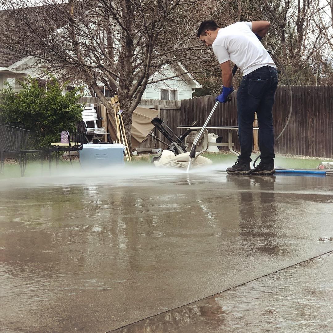 pressure washing driveway